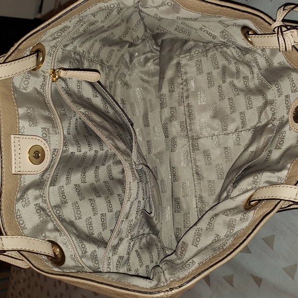 💕🔥Beige Michael Kors Bag Tote🔥💕 - Picture 6 of 12